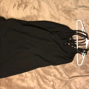 Crossed black tank top